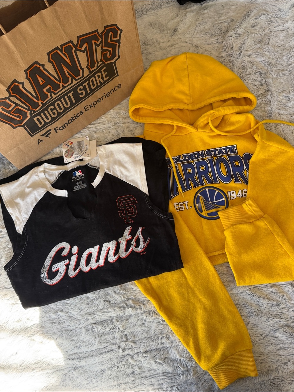 MLB San Francisco Giants Crew Neck Tee - Black & White.Never worn. Come with bag